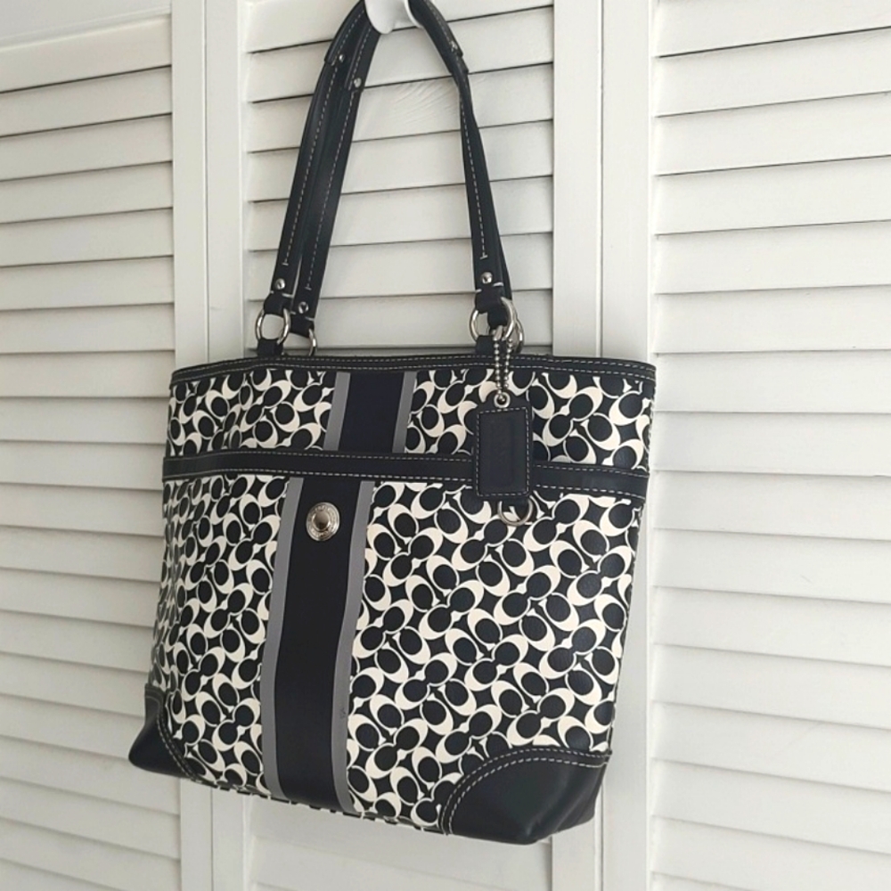 COACH F15137 COATED CANVAS LEATHER BLACK AND WHTIE SIGNATURE SHOULDER TOTE BAG